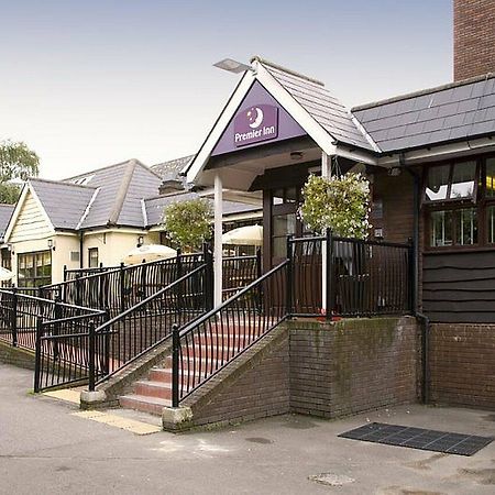 Premier Inn Epsom South Buitenkant foto