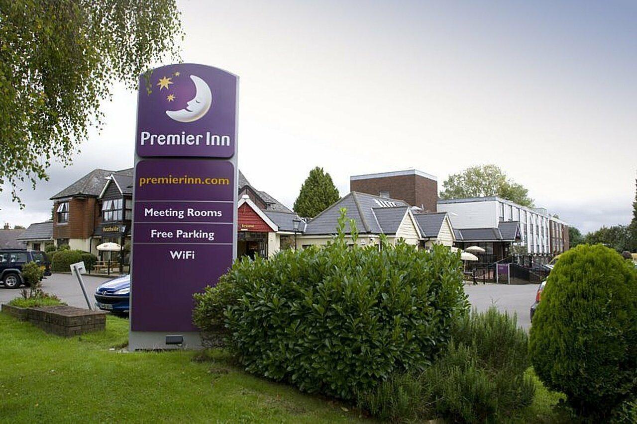 Premier Inn Epsom South Buitenkant foto