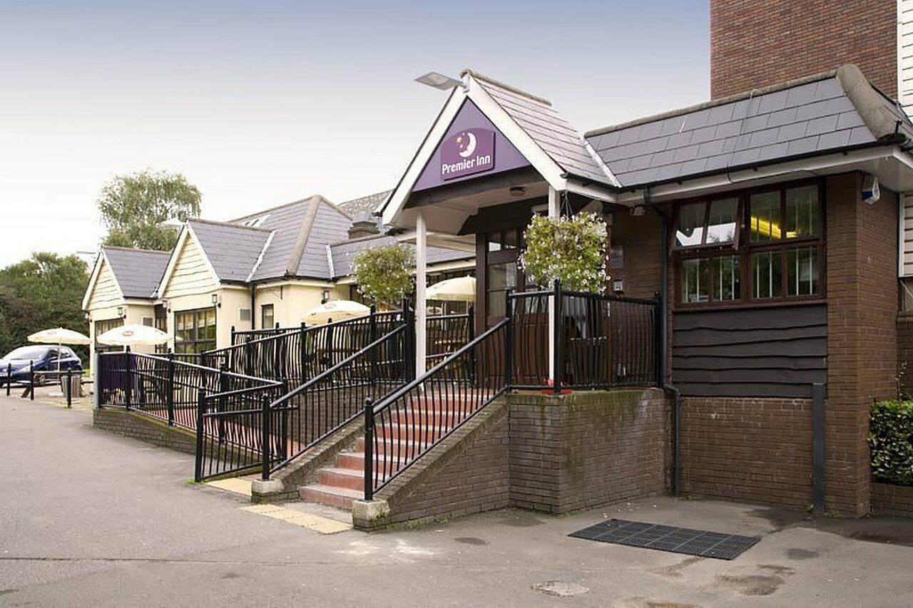 Premier Inn Epsom South Buitenkant foto