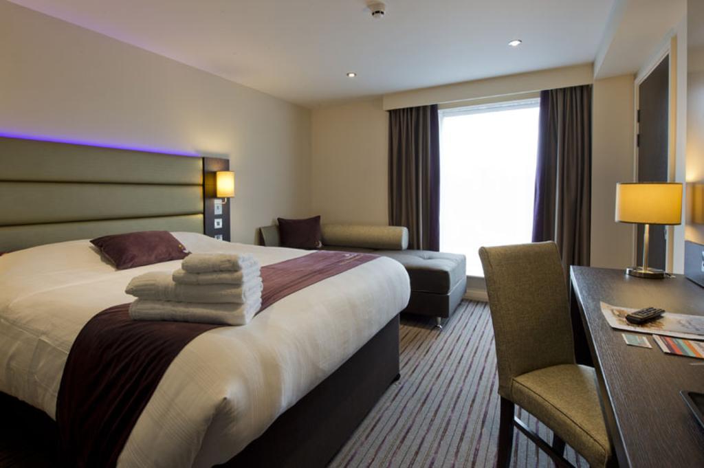 Premier Inn Epsom South Buitenkant foto