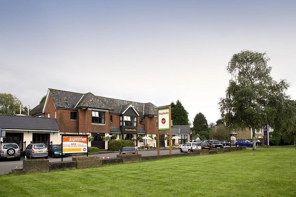 Premier Inn Epsom South Buitenkant foto